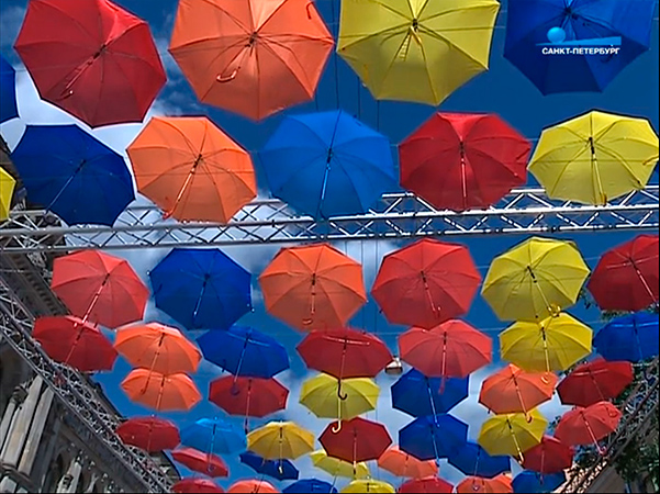 Аллея зонтов в Санкт-Петербурге