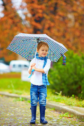 мальчик с зонтом